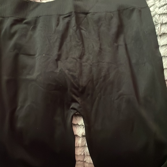 NWOT~ Black plus size woman’s leggings with snap closures at the ankle. - Picture 2 of 3